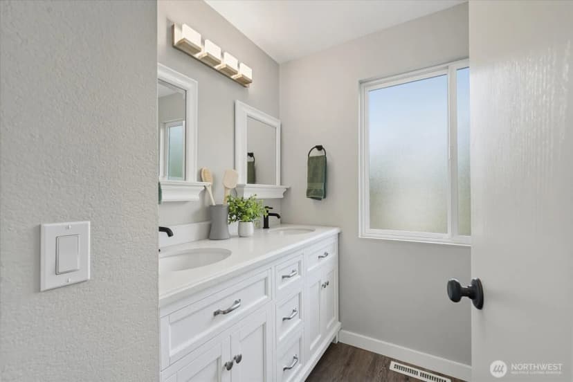 Property photo for 11849 Ne 105th Lane, Kirkland photo 25