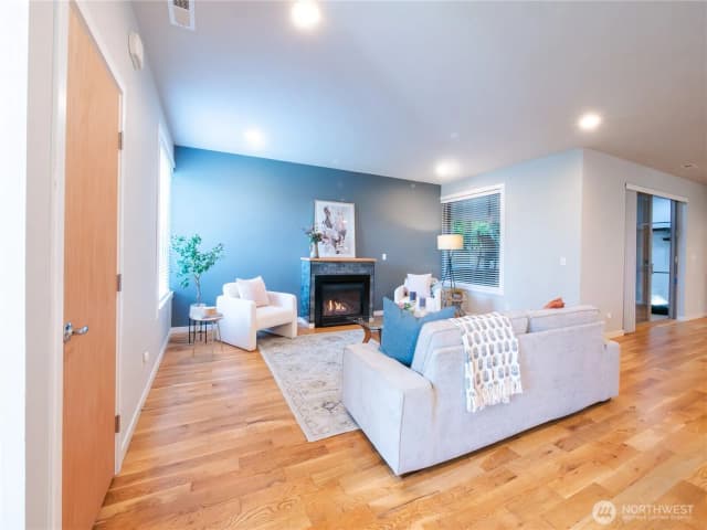 Property photo for 1420 S 272nd Street, Des Moines photo 2