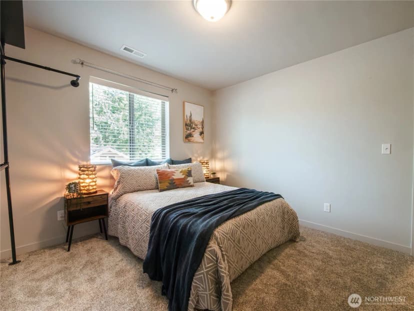 Property photo for 1420 S 272nd Street, Des Moines photo 19