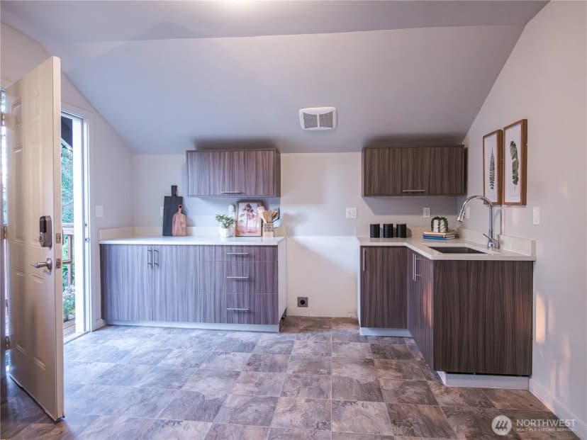 Property photo for 1420 S 272nd Street, Des Moines photo 28