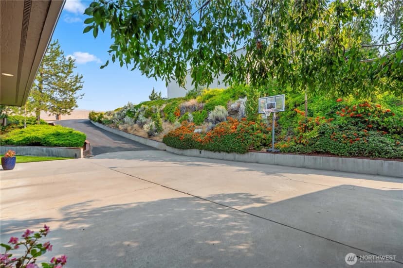 Property photo for 3840 School Street, Wenatchee photo 8
