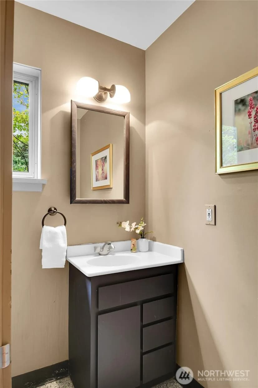 Property photo for 17004 37th Avenue Ne, Lake Forest Park photo 16