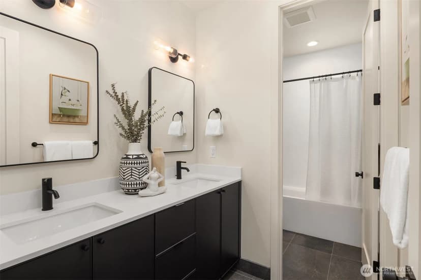 Property photo for 819 18th Avenue W, Kirkland photo 23