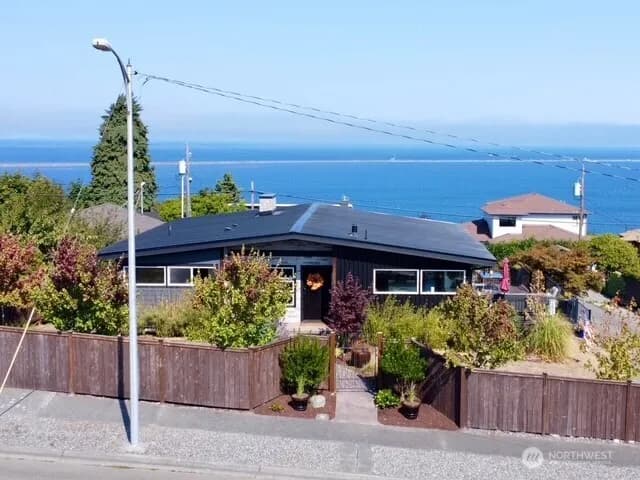 Property photo for 929 W 5th Street, Port Angeles photo 4