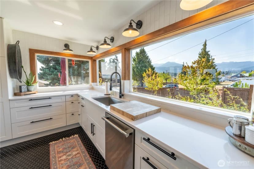 Property photo for 929 W 5th Street, Port Angeles photo 16