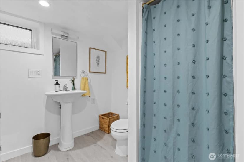 Property photo for 4738 4th Avenue Ne, Seattle photo 23