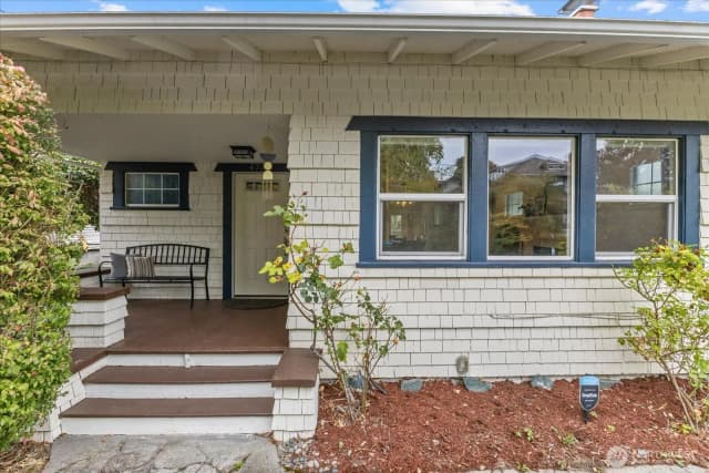 Property photo for 4738 4th Avenue Ne, Seattle photo 4