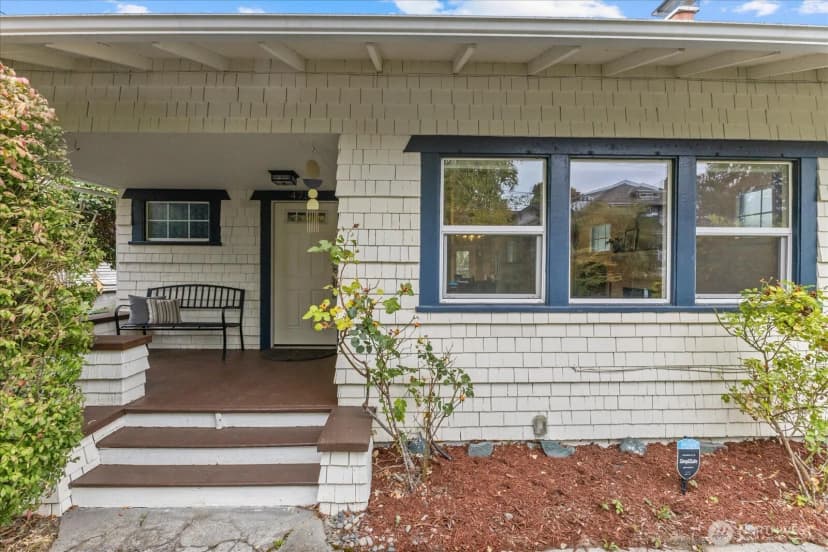 Property photo for 4738 4th Avenue Ne, Seattle photo 4