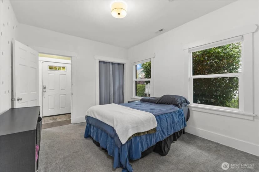 Property photo for 4738 4th Avenue Ne, Seattle photo 16