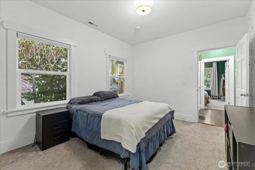 Property photo for 4738 4th Avenue Ne, Seattle photo 17