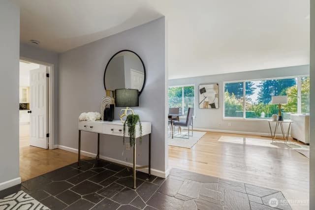Property photo for 12115 Se 22nd Street, Bellevue photo 5