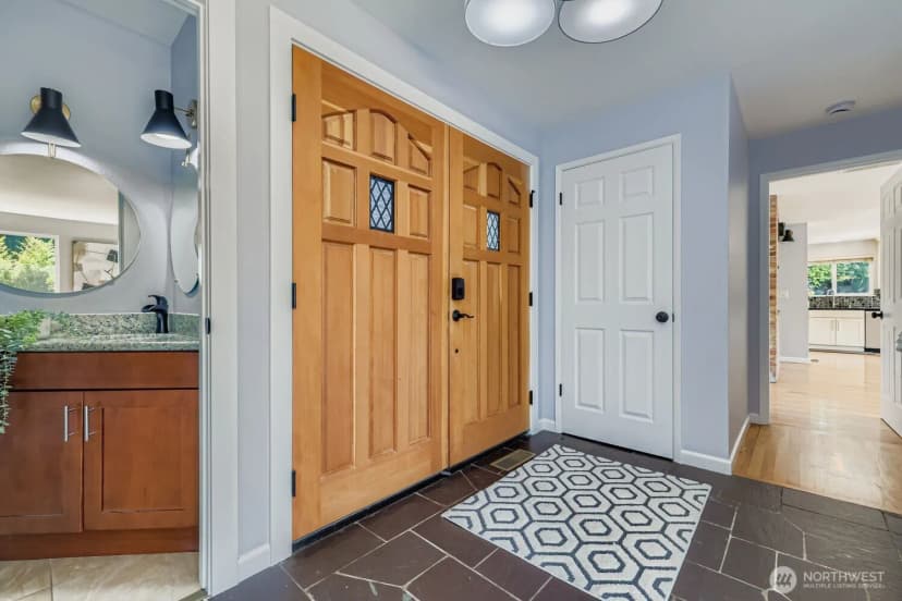Property photo for 12115 Se 22nd Street, Bellevue photo 4