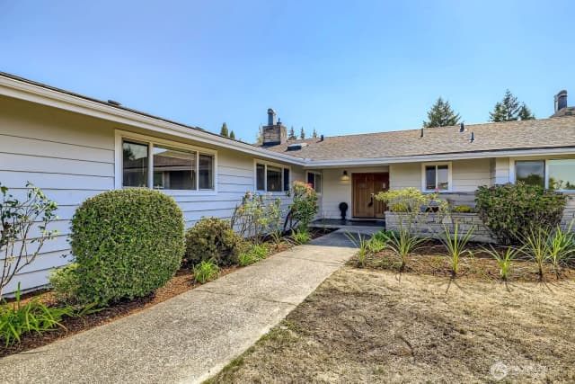 Property photo for 12115 Se 22nd Street, Bellevue photo 2