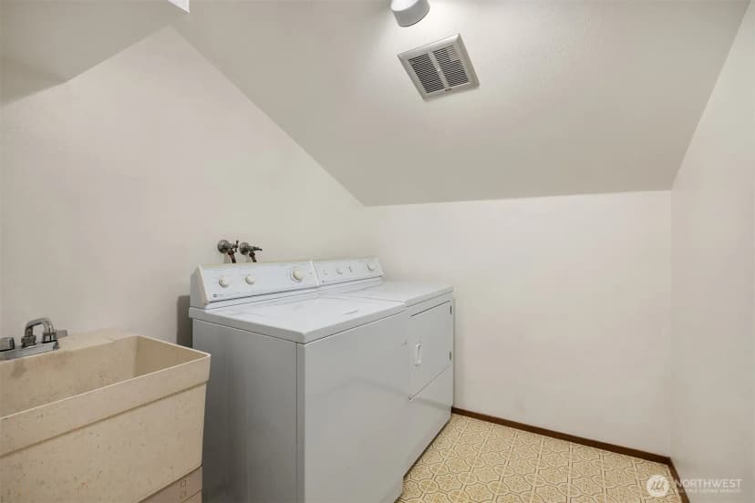 Property photo for 14932 165th Place Se, Renton photo 15
