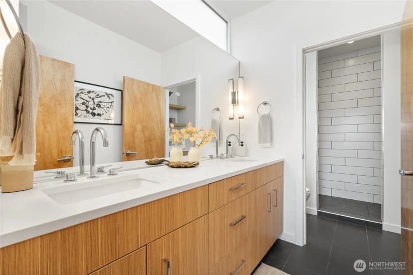 Property photo for 2357 A Yale Avenue E, Seattle photo 9