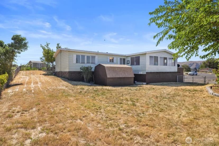 Property photo for 308 Spring Circle Sw, Mattawa photo 24