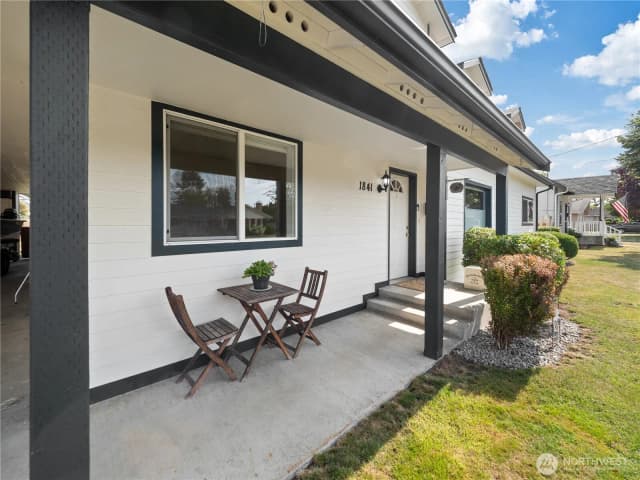 Property photo for 1841 Pioneer Street, Enumclaw photo 2