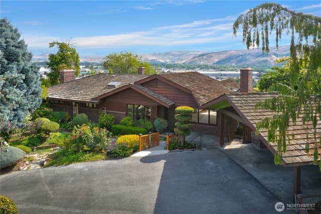 Property photo for 105 Hillcrest Drive, Selah