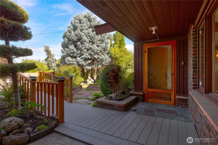 Property photo for 105 Hillcrest Drive, Selah photo 3