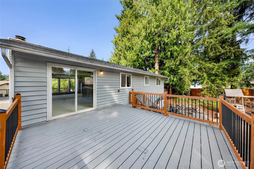 Property photo for 11001 31st Avenue Se, Everett photo 31