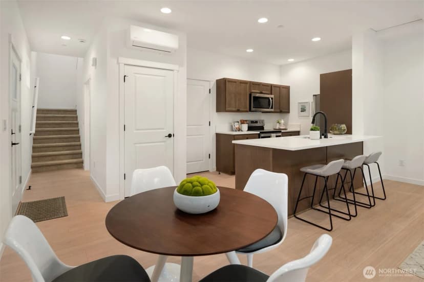 Property photo for 1240 Sw 124th Street #1b, Burien photo 3