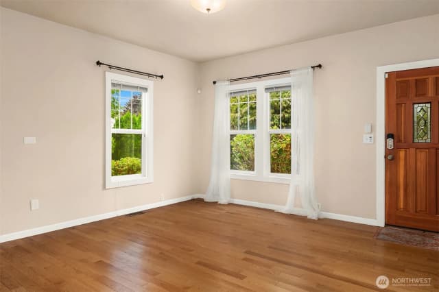 Property photo for 512 Williams Avenue N, Renton photo 4