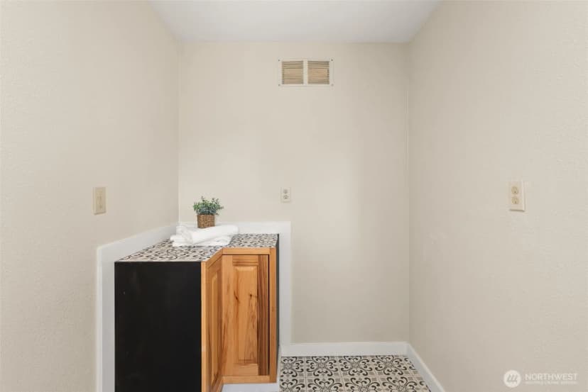 Property photo for 300 Lincoln Creek Road, Centralia photo 26
