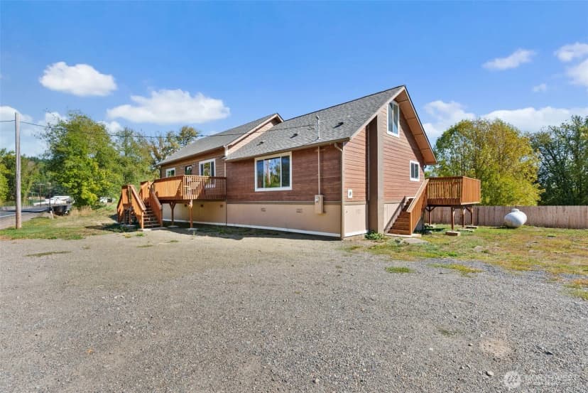 Property photo for 300 Lincoln Creek Road, Centralia photo 2