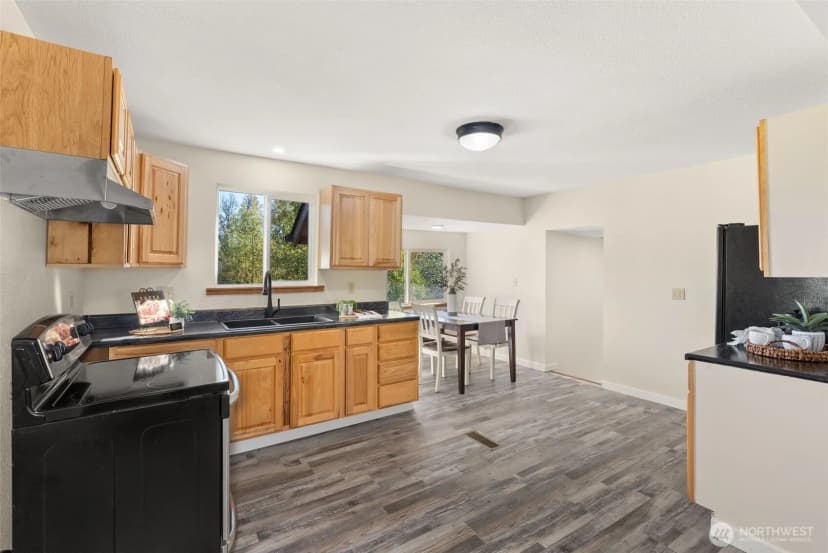 Property photo for 300 Lincoln Creek Road, Centralia photo 12