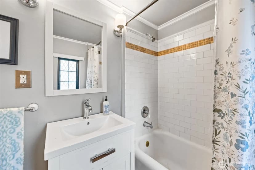 Property photo for 6058 31st Avenue Ne, Seattle photo 16