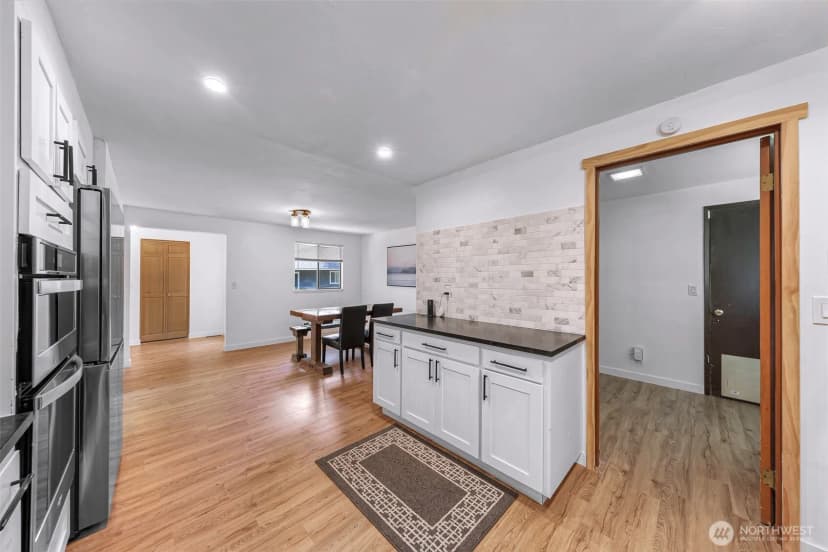 Property photo for 6928 Steelhead Lane, Burlington photo 7
