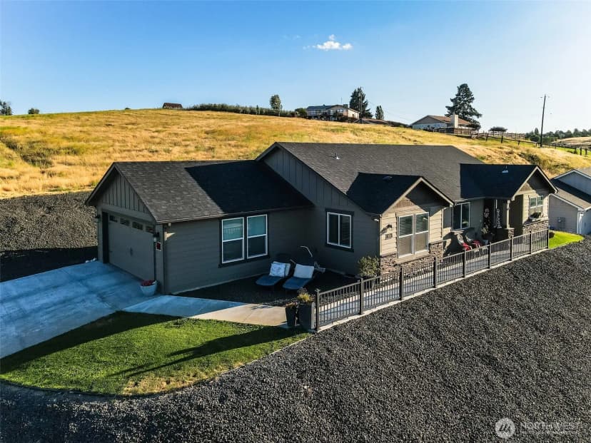 Property photo for 310 S 12th Street, Selah