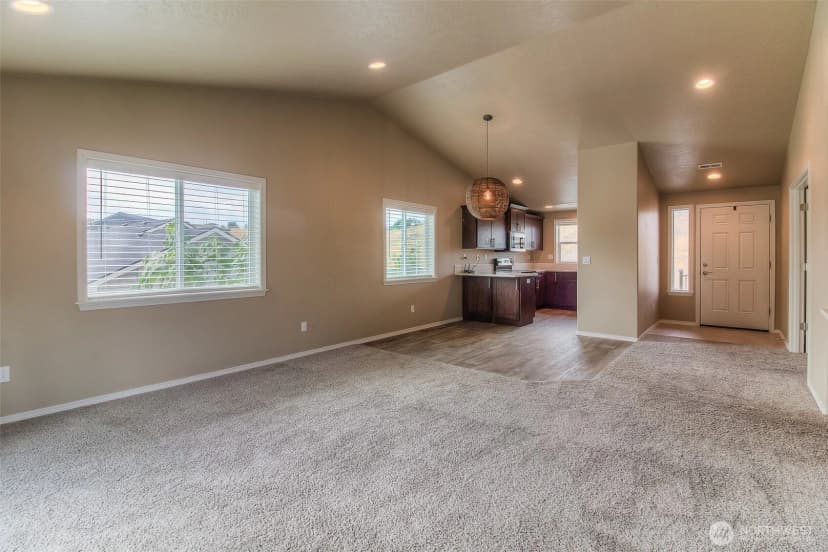 Property photo for 310 S 12th Street, Selah photo 4