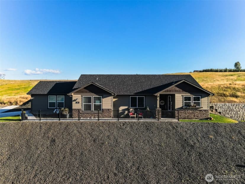 Property photo for 310 S 12th Street, Selah photo 2