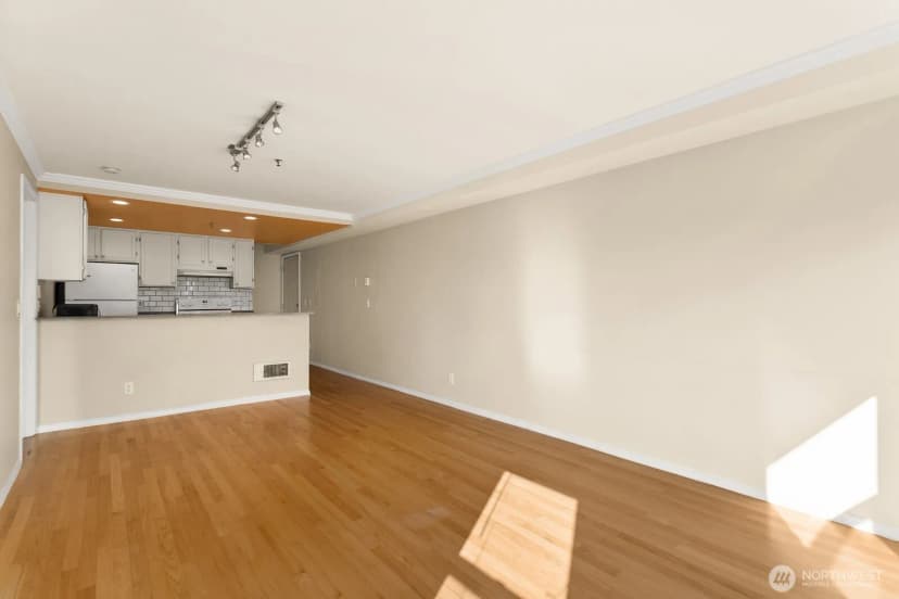 Property photo for 3901 Fremont Avenue N #304, Seattle photo 5