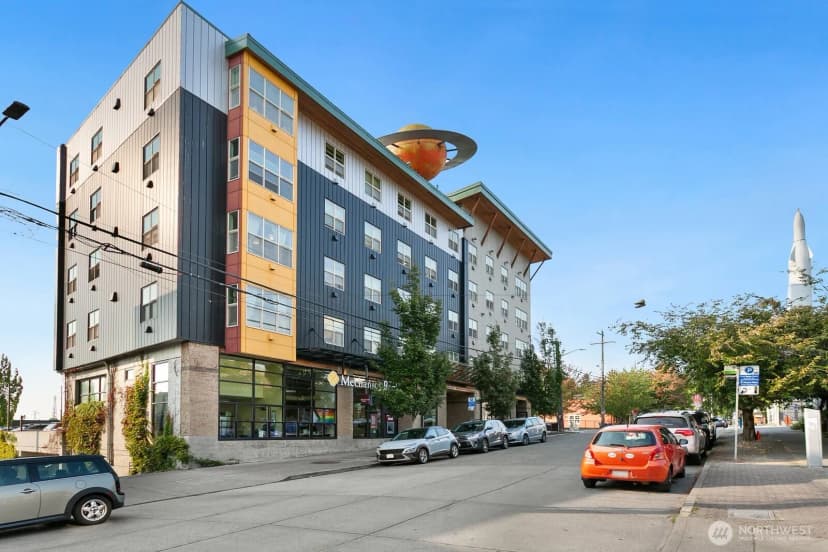 Property photo for 3901 Fremont Avenue N #304, Seattle photo 15