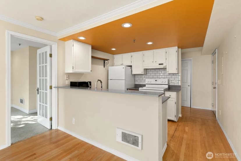 Property photo for 3901 Fremont Avenue N #304, Seattle photo 7