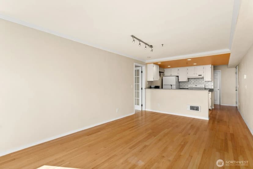 Property photo for 3901 Fremont Avenue N #304, Seattle photo 6