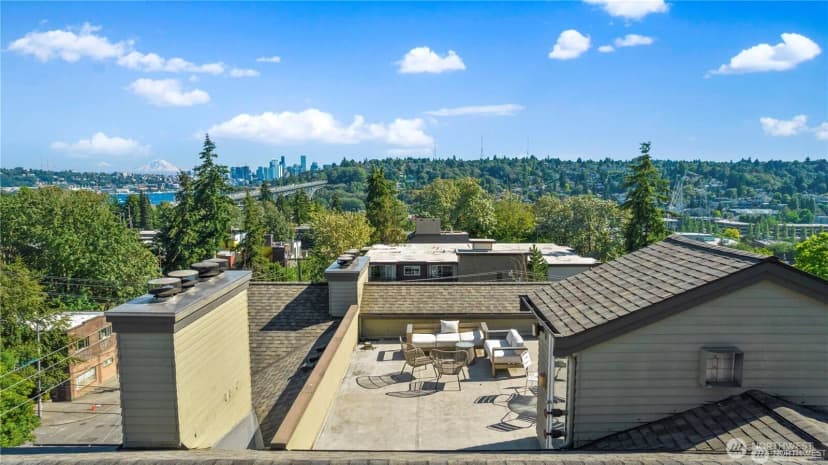 Property photo for 3901 Fremont Avenue N #304, Seattle photo 2