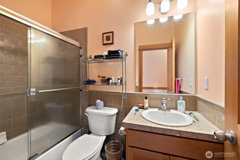 Property photo for 6518 42nd Avenue Sw #b, Seattle photo 12