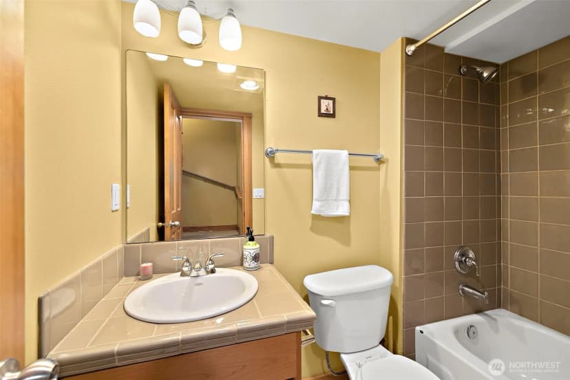 Property photo for 6518 42nd Avenue Sw #b, Seattle photo 10