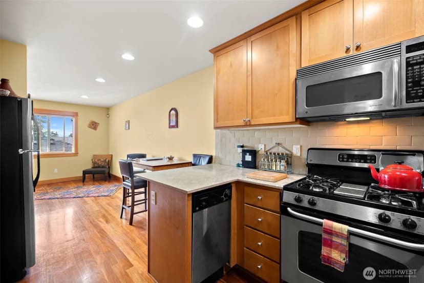 Property photo for 6518 42nd Avenue Sw #b, Seattle photo 3