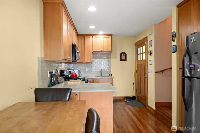 Property photo for 6518 42nd Avenue Sw #b, Seattle photo 5