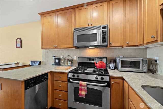Property photo for 6518 42nd Avenue Sw #b, Seattle photo 2