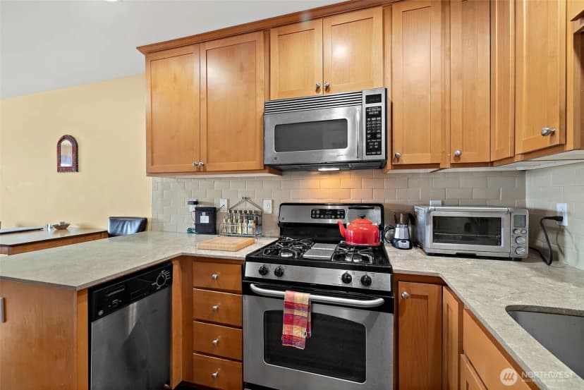 Property photo for 6518 42nd Avenue Sw #b, Seattle photo 2