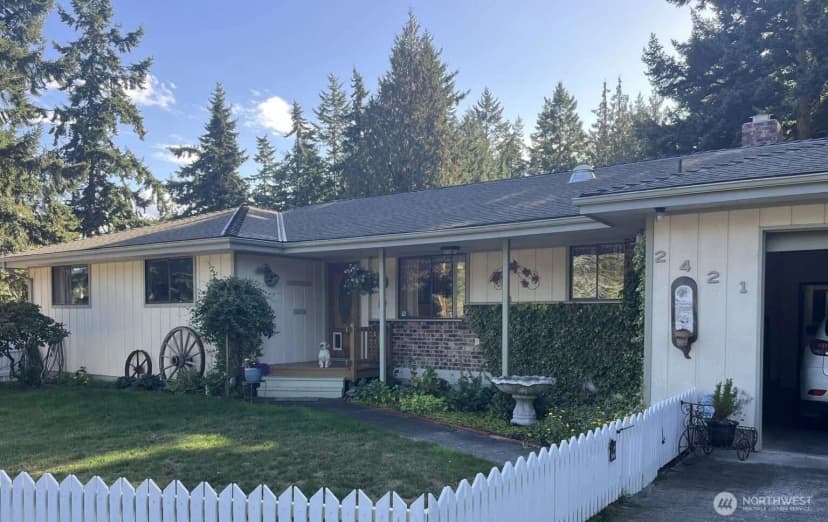 Property photo for 2421 Hastings Avenue W, Port Townsend photo 3