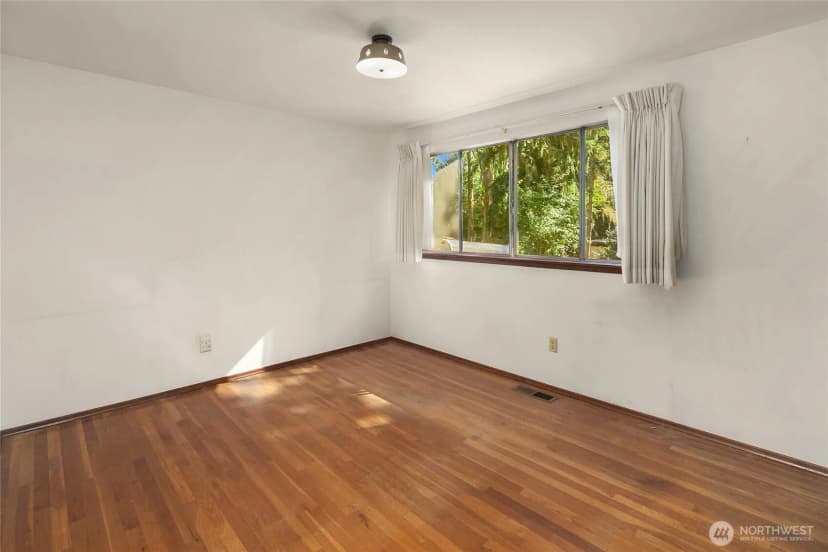 Property photo for 2708 Ne 195th Place, Shoreline photo 17