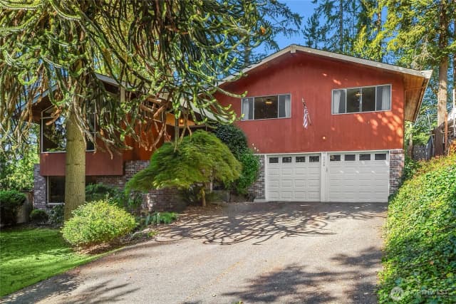 Property photo for 2708 Ne 195th Place, Shoreline photo 2