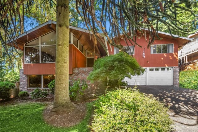 Property photo for 2708 Ne 195th Place, Shoreline