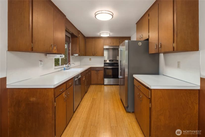 Property photo for 2708 Ne 195th Place, Shoreline photo 11